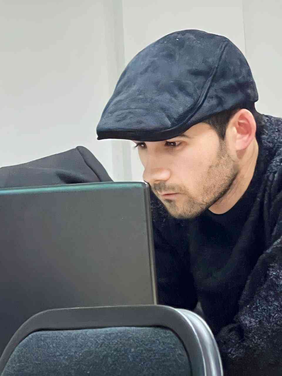 Sotuvchi Muhriddin Mizrobov